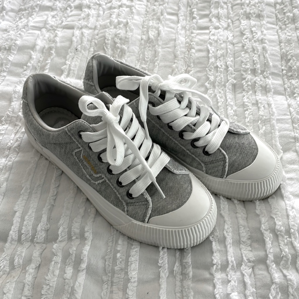 Rocket Dog tennis shoes size 7.5